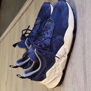 Flower Mountain l size 8 l navy l runners l athletic shoe l Mens shoe l blue